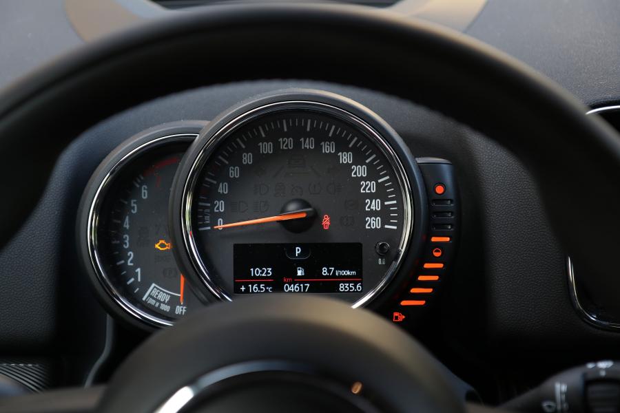 Панель приборов Mini Cooper Countryman 2017 года  (WW) (фото 17 из 18)